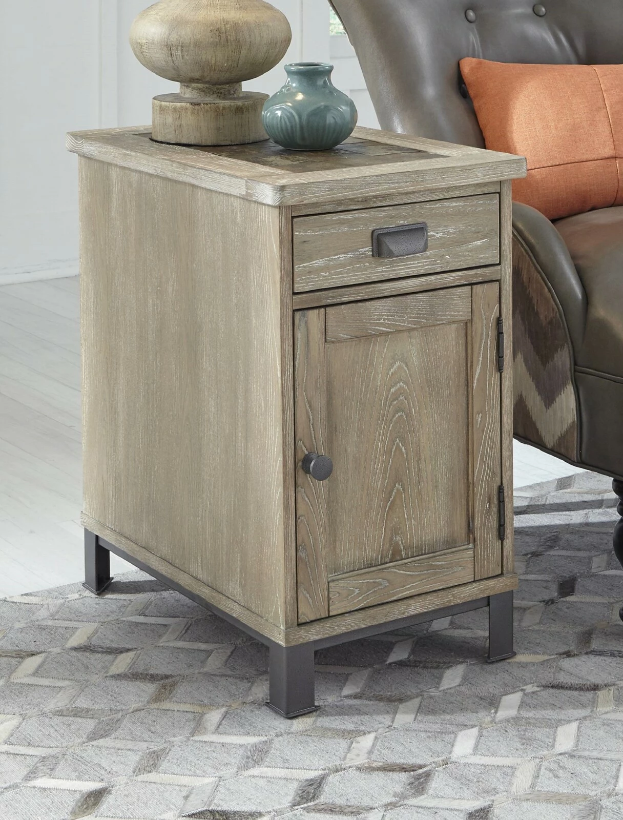 9918-22F Chairside Cabinet - 9918-22 - Image 1