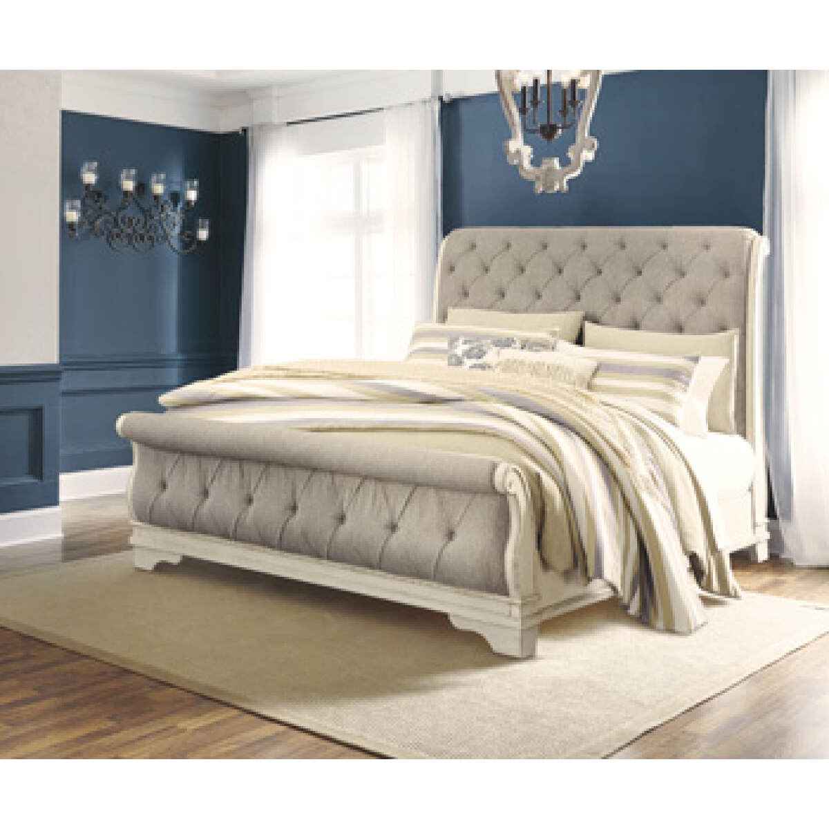 ffec9ee0ac4f3cb28563bcfc38df5d7e Realyn Queen Sleigh Bed - Image 1