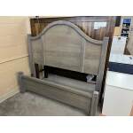 Vaughan Bassett Bungalow Queen Bed