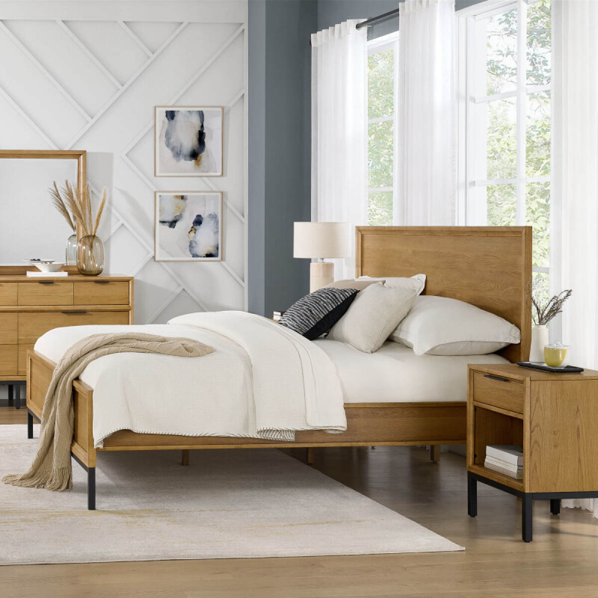 0f16a3ed4226279898b61e347fa8497d Newport King Bed - Image 1