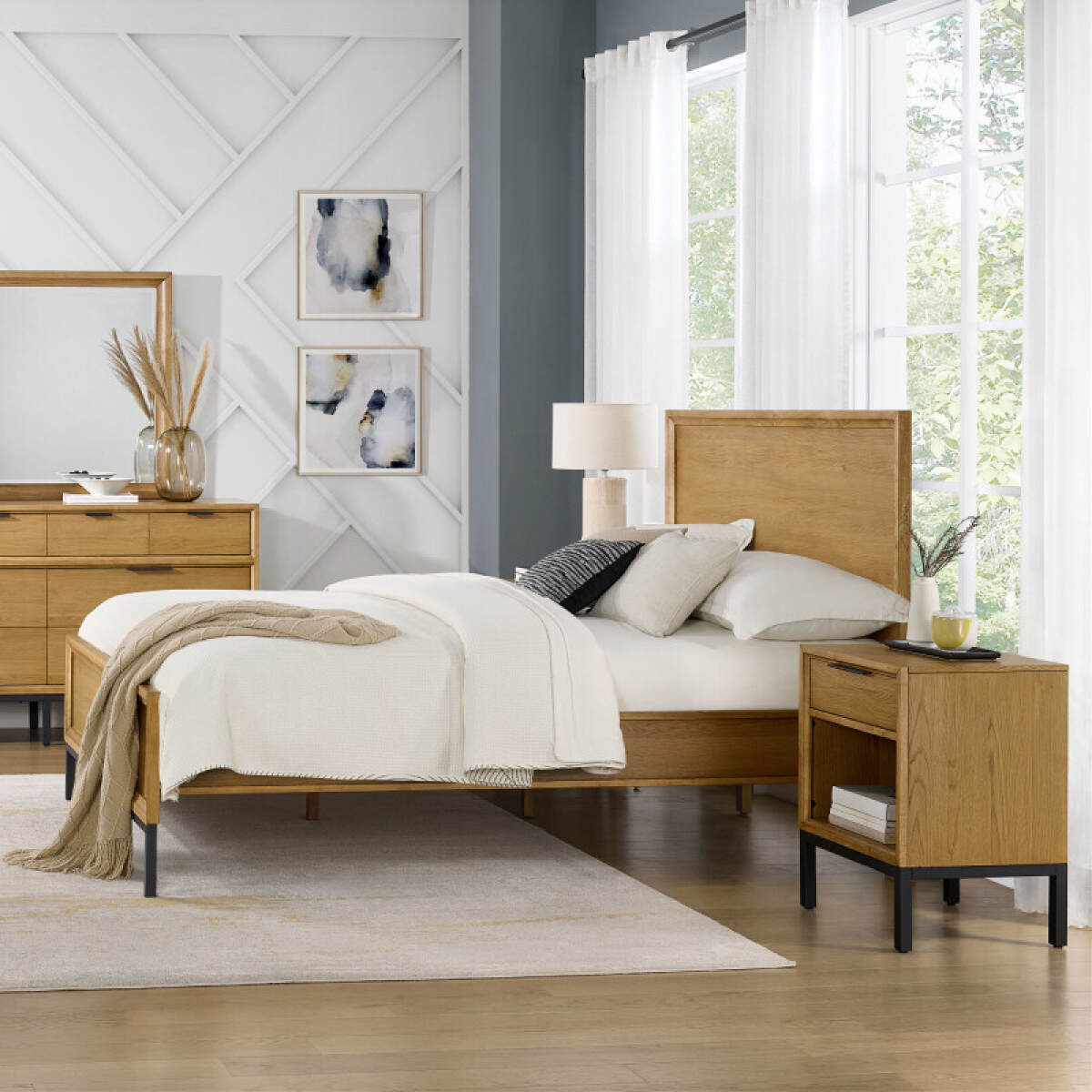 6ce5207b7c9f3f60f77b31da208a99a9 Newport Queen Bed - Image 1