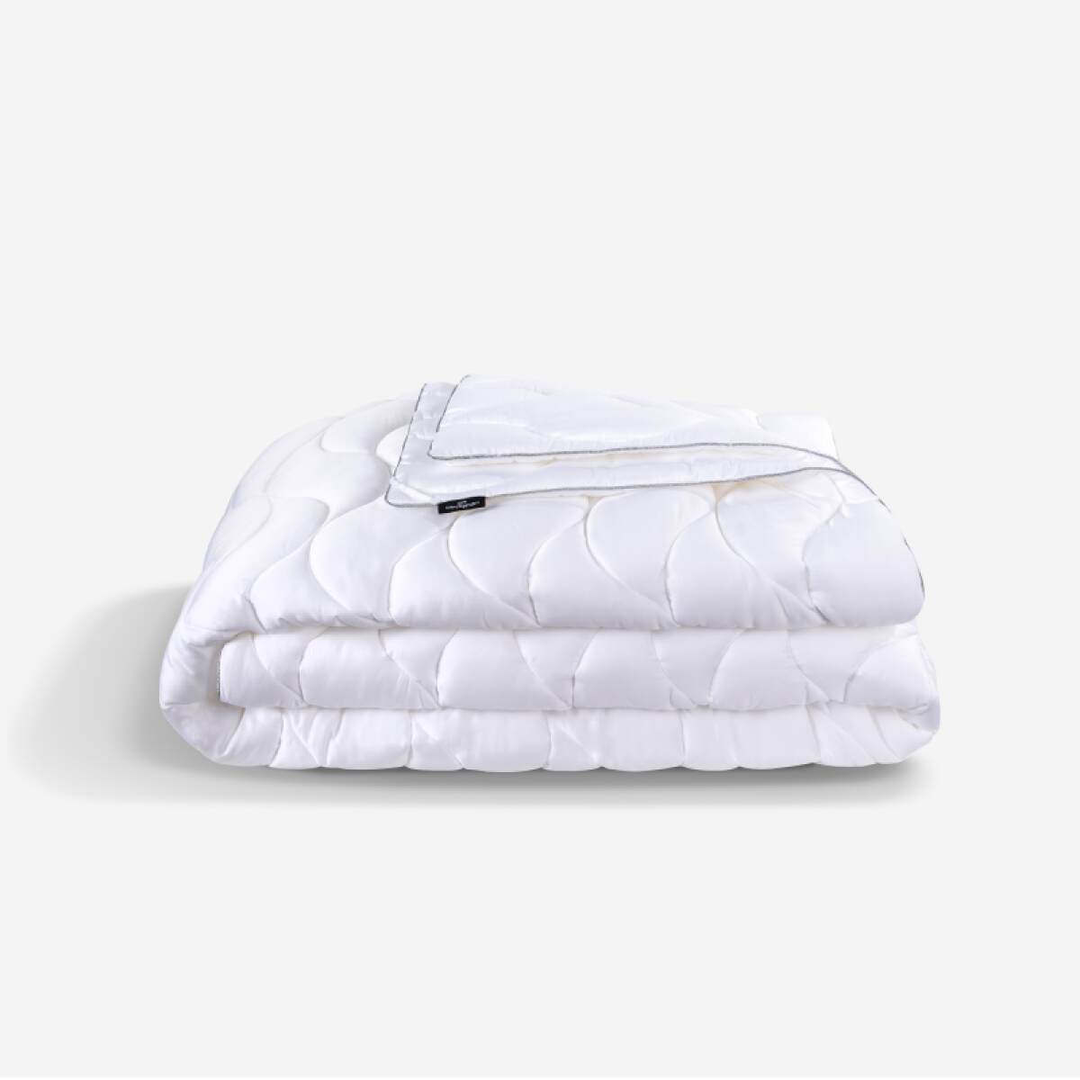 ec276e5bb726eb406a607ea193488abe Comforter - Light Weight, Full/Queen - Image 1