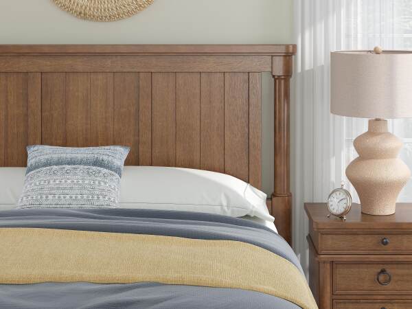 Rowlenstown King Poster Bed - Image 9