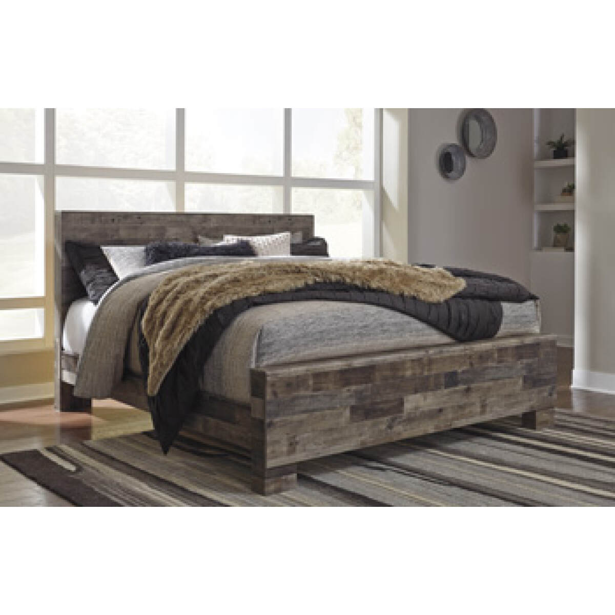 2dd006d6e52985566ad9b33c9eb4c28c Derekson King Panel Bed - Image 1
