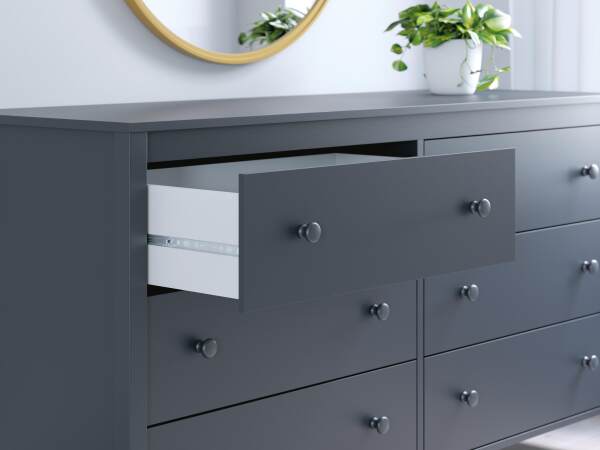 Simmenfort Dresser - Image 11
