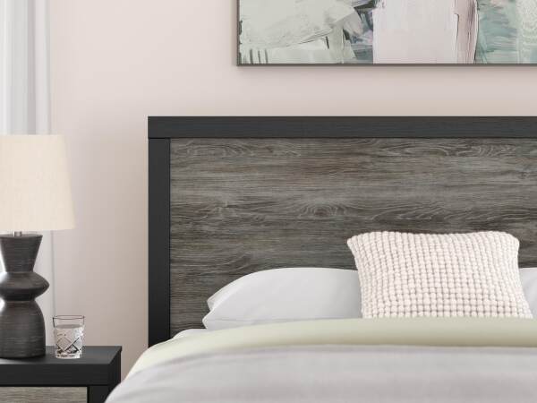 Broachmyn Queen Panel Bed, Dresser and Mirror - Image 19