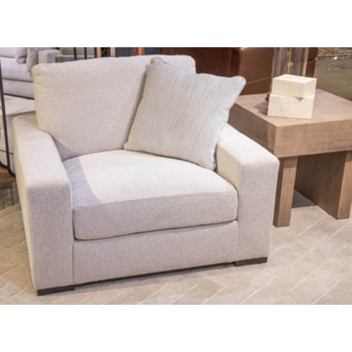 39974a8e25d4062546388aaaaf99649c Evanley Oversized Chair - Image 1