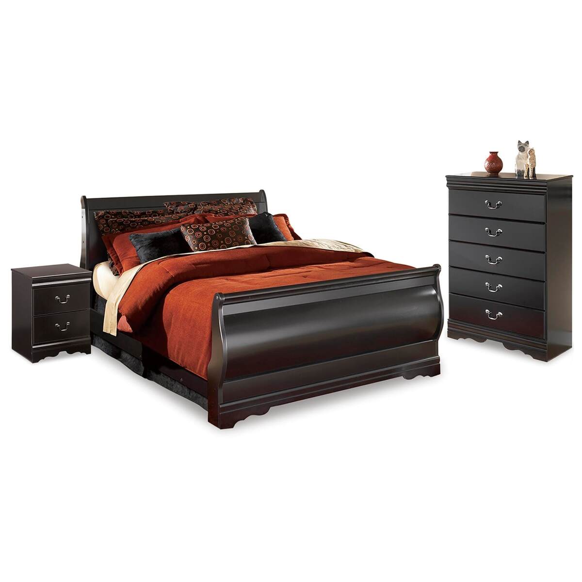 4192fa99a32630238e072af7248657f7 Huey Vineyard Full Sleigh Bed, Chest and 2 Nightstands - Image 1