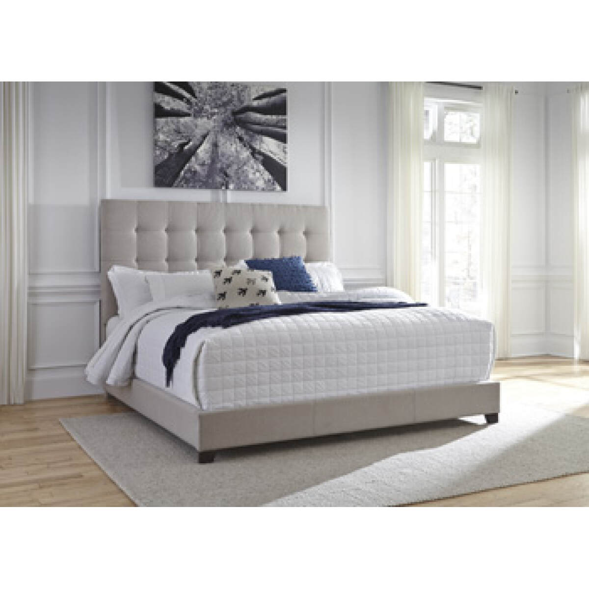4b3503c81b81f29a6eb920c9358d0ce0 Dolante King Upholstered Bed - Image 1
