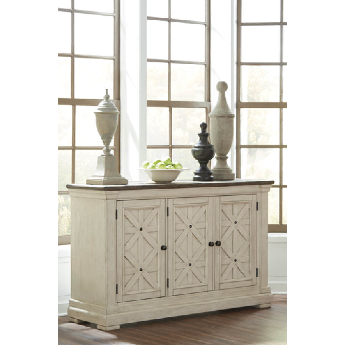 88bc1fd13e1281f30b42303b7c4661b2 Bolanburg Dining Server - Image 1