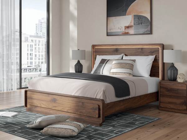 Fortlorn Queen Panel Bed, Dresser, Mirror, 2 Chests and 2 Nightstands - Image 34