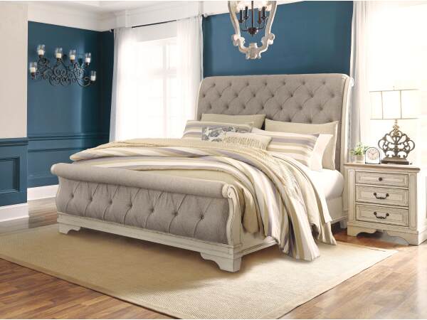 Realyn Queen Sleigh Bed - Image 9
