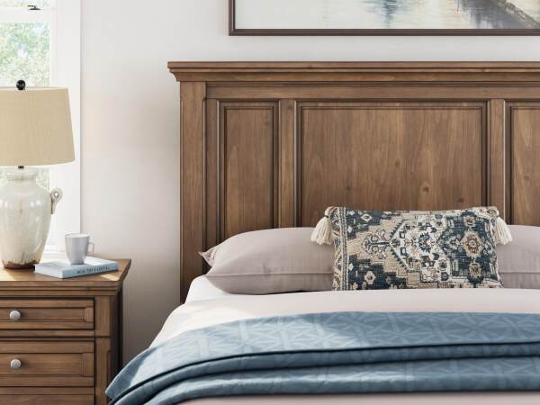 Feddinger Queen Panel Bed, Dresser and Mirror - Image 18