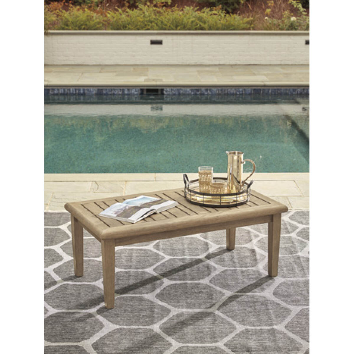 da187b4ed95883a869f26febae4f0676 Gerianne Coffee Table - Image 1
