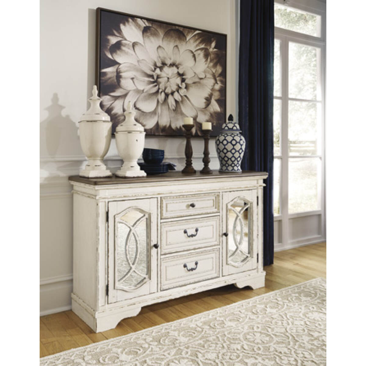 e223946750475e84af843d5685e041a4 Realyn Dining Server - Image 1