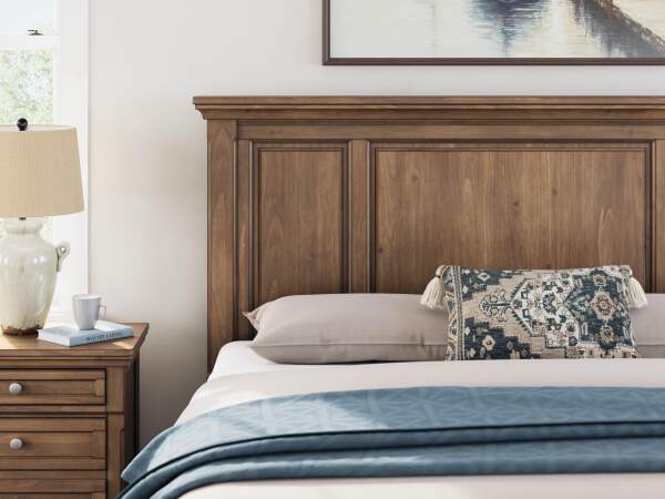 Feddinger Queen Sleigh Bed, Dresser, Mirror, Chest and Nightstand - Image 37