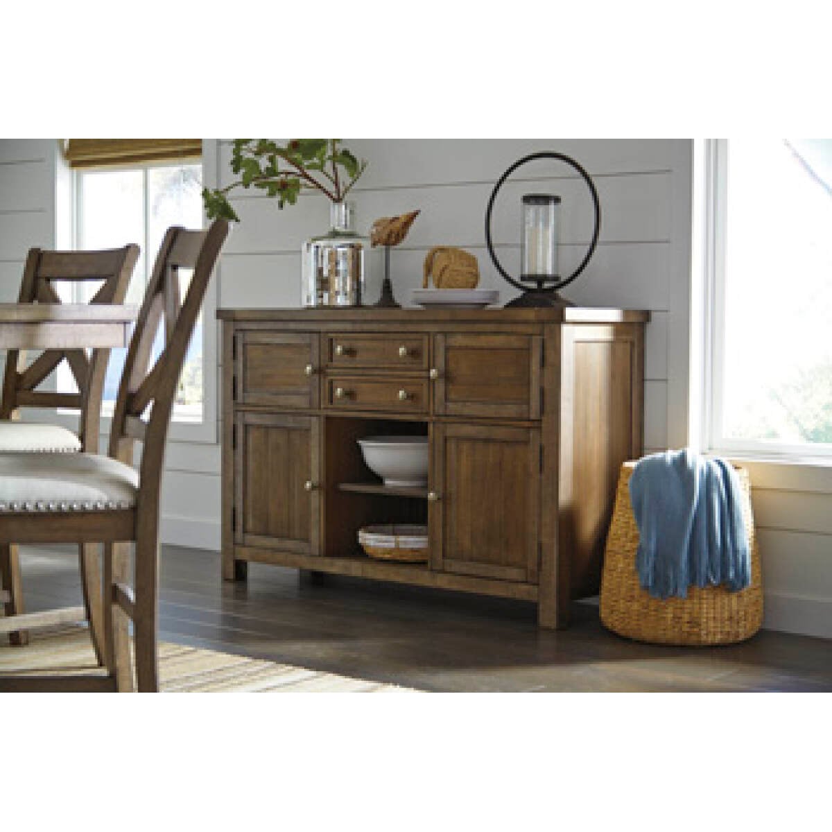ef779176db5cdba4bfd29bb47314ddc1 Moriville Dining Server - Image 1